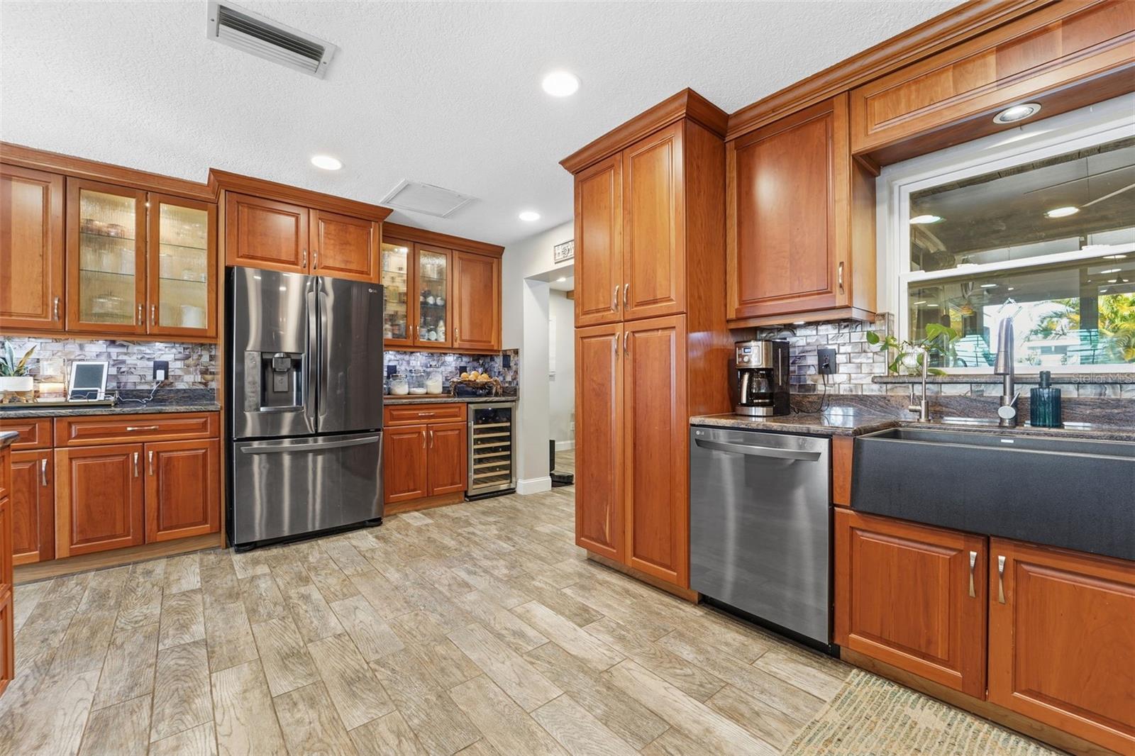 Image 16 of 51 For 3595 Floral Drive