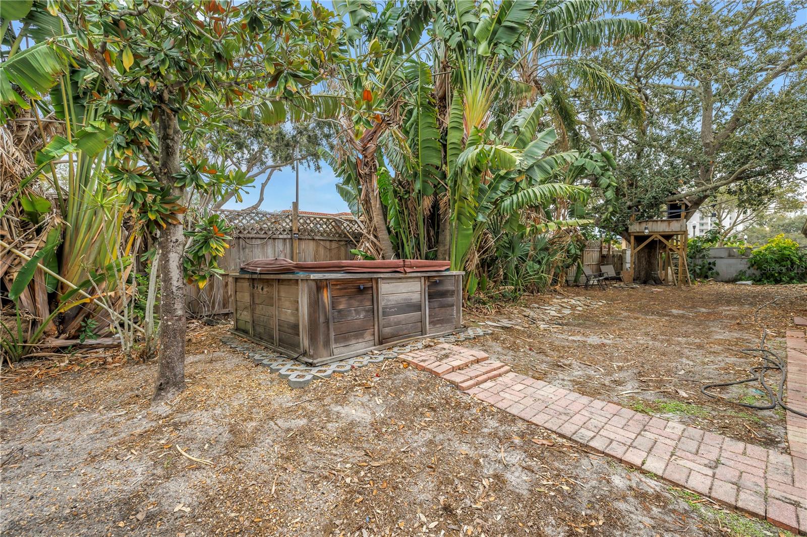 Image 24 of 37 For 1297 Eden Isle Boulevard Ne