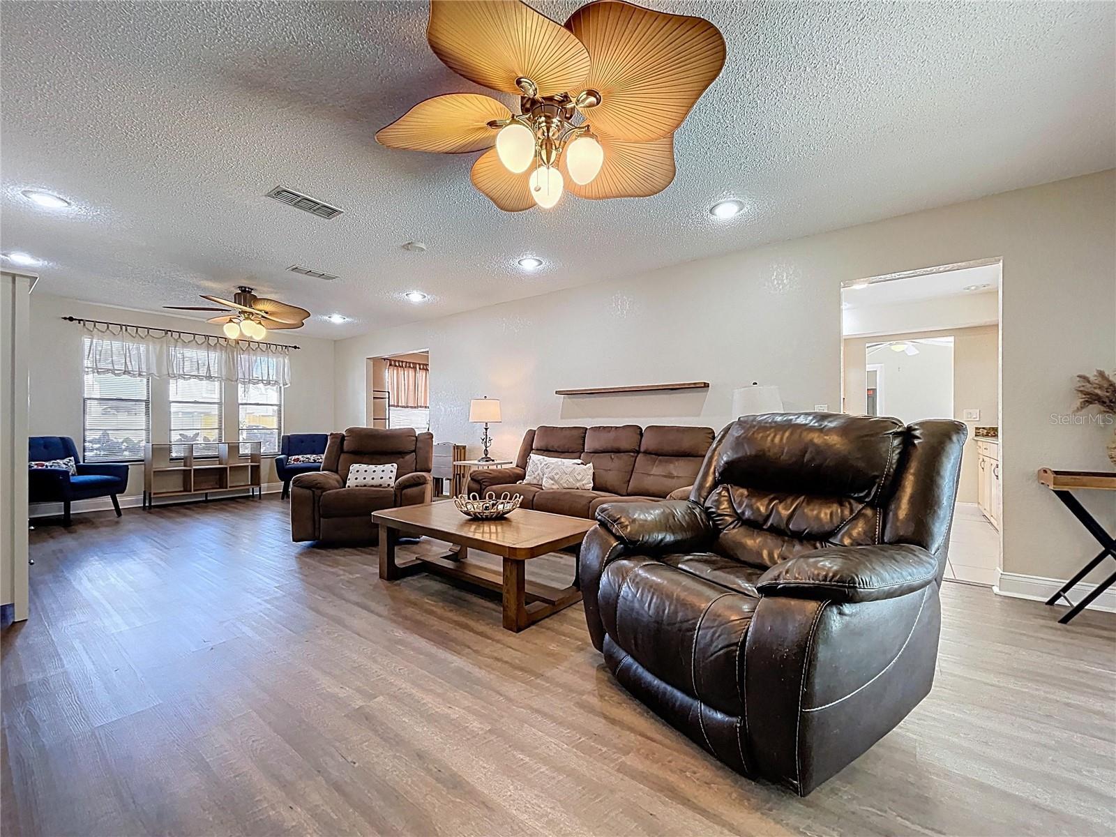 Image 11 of 61 For 2205 Roslyn Lane