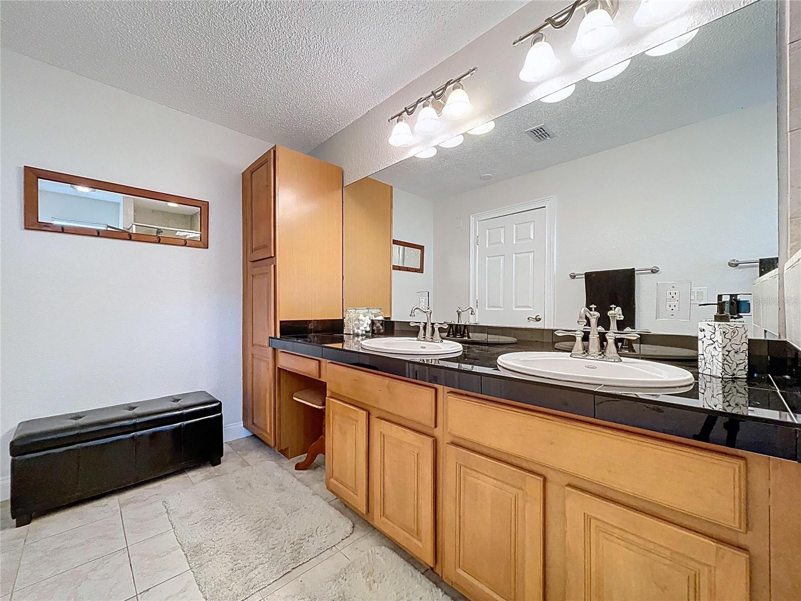 Image 20 of 61 For 2205 Roslyn Lane