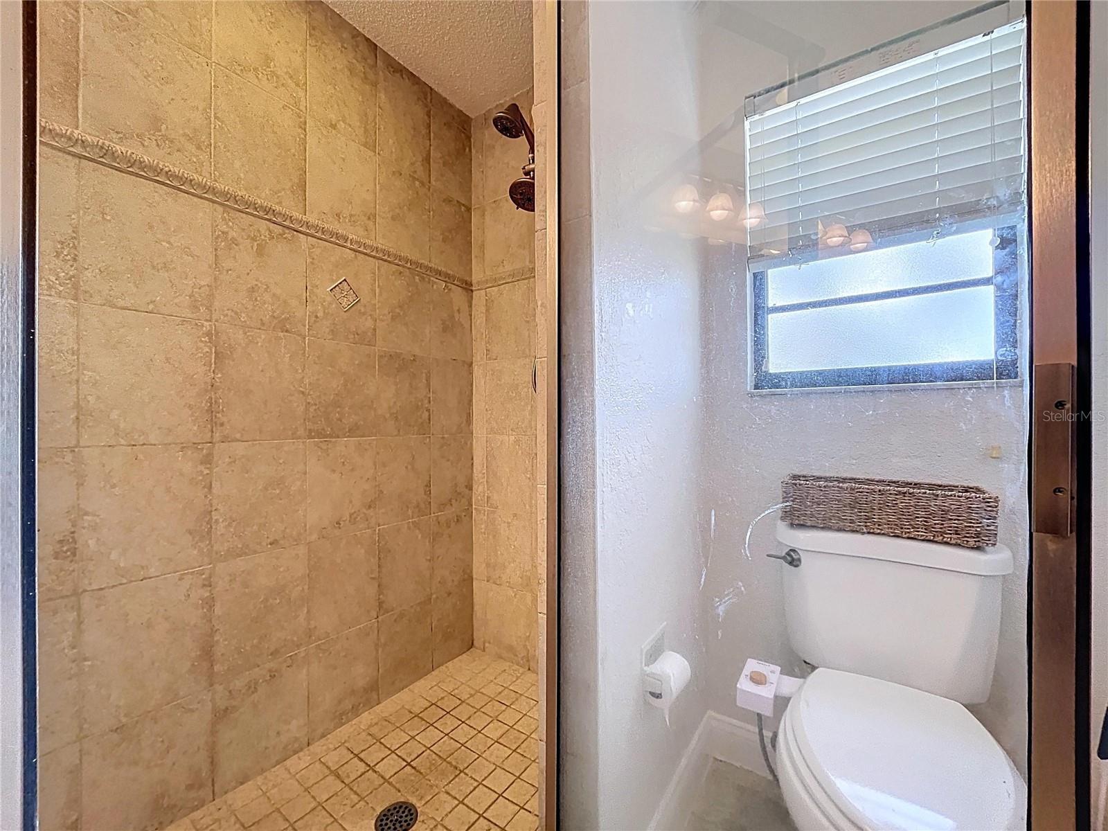 Image 22 of 61 For 2205 Roslyn Lane