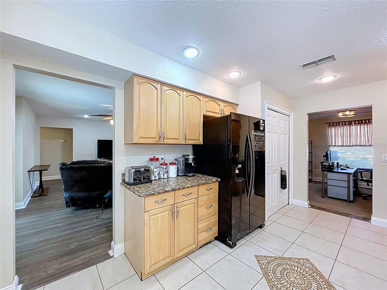 Image 24 of 61 For 2205 Roslyn Lane