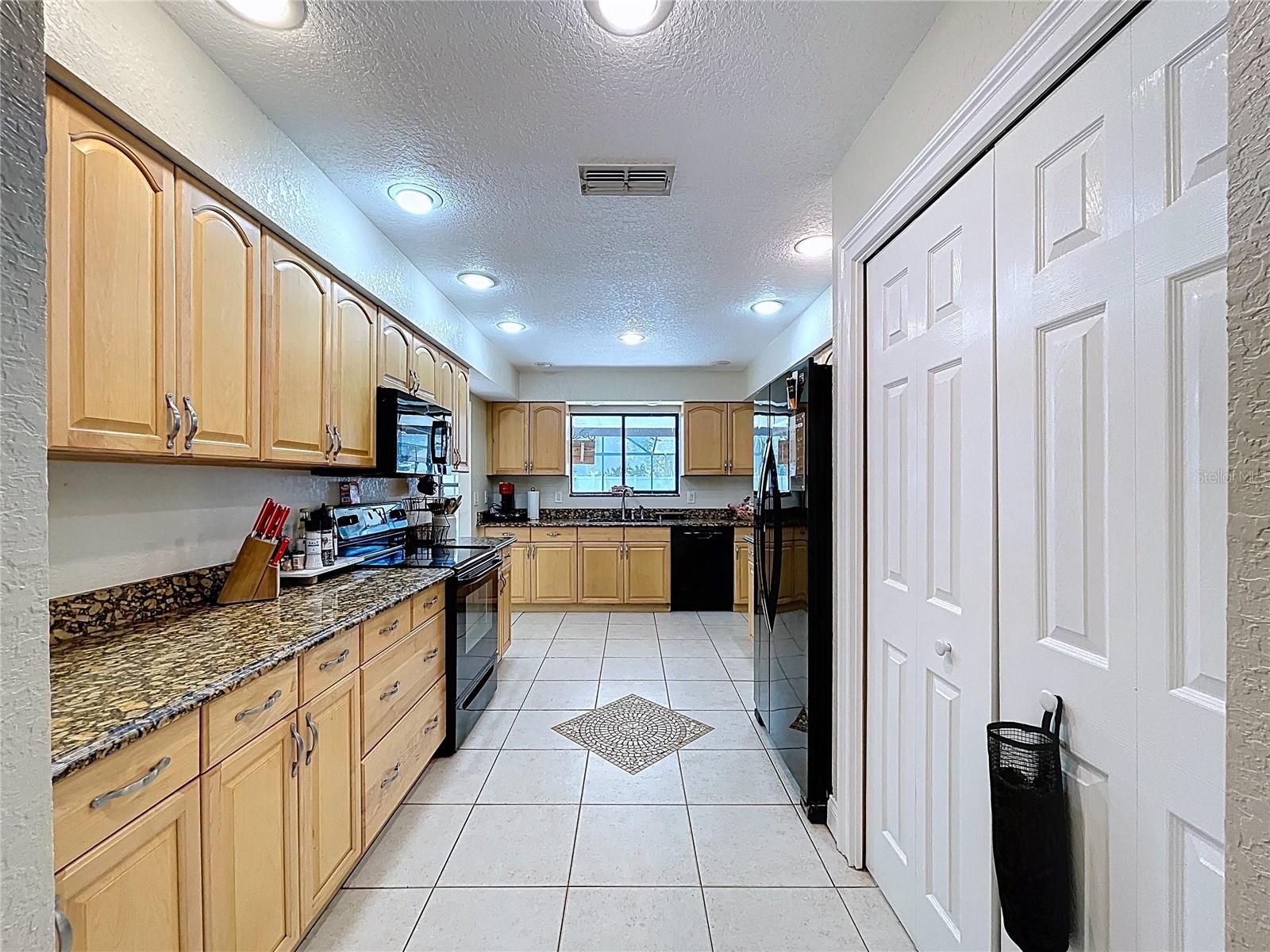 Image 27 of 61 For 2205 Roslyn Lane