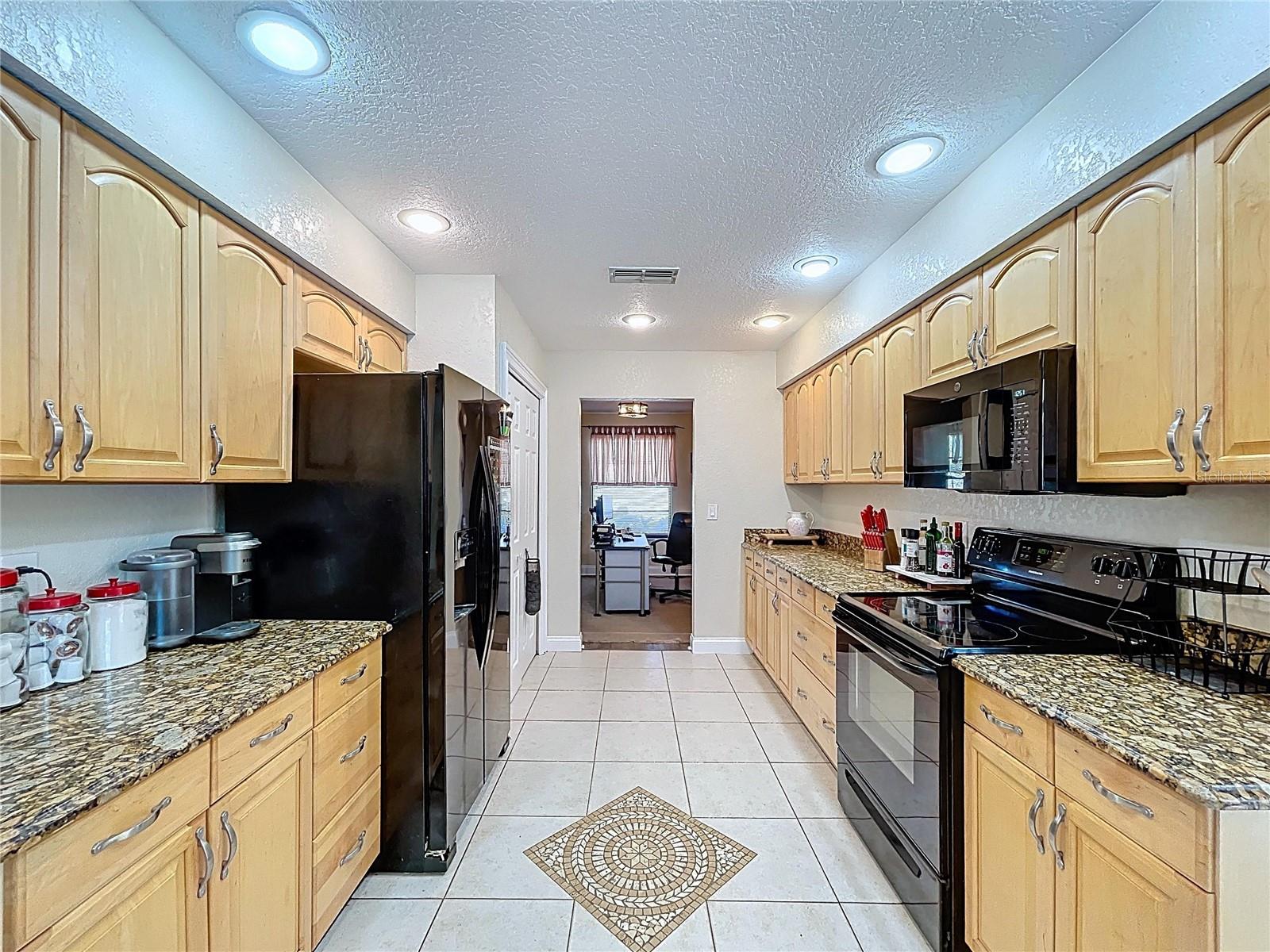 Image 28 of 61 For 2205 Roslyn Lane