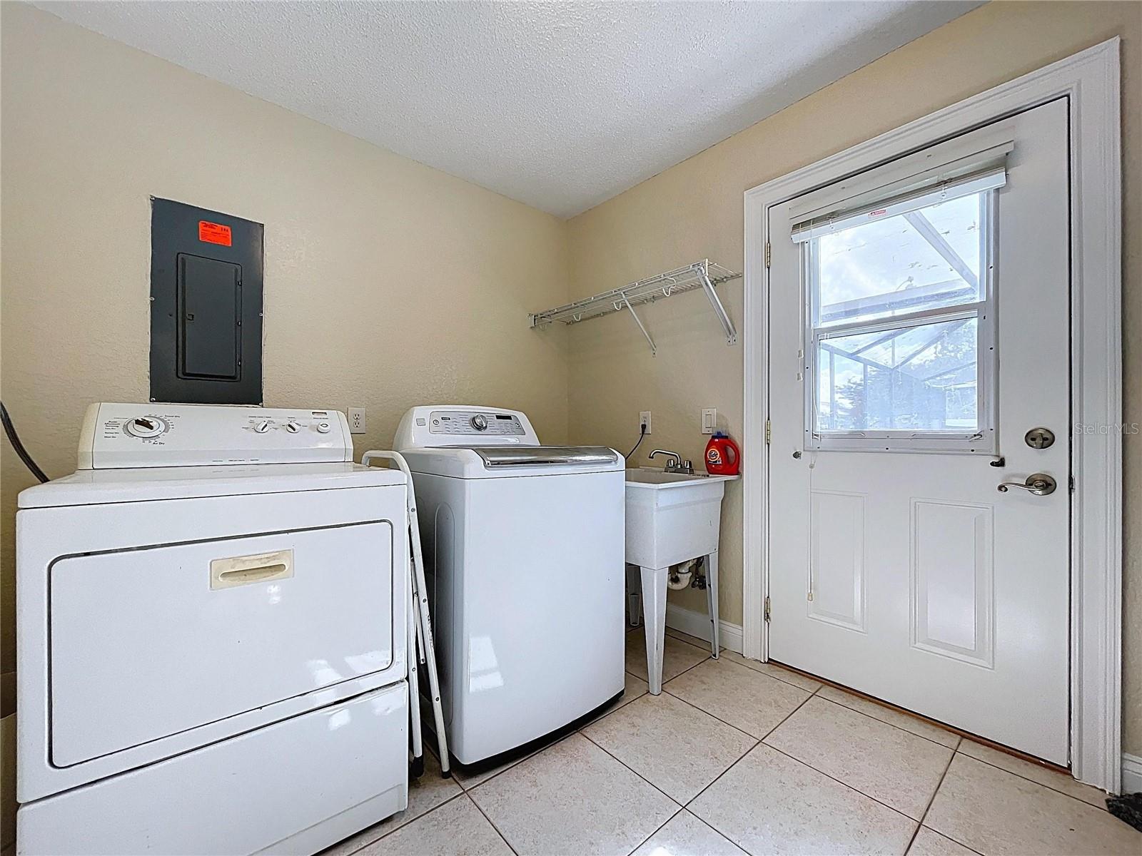 Image 34 of 61 For 2205 Roslyn Lane