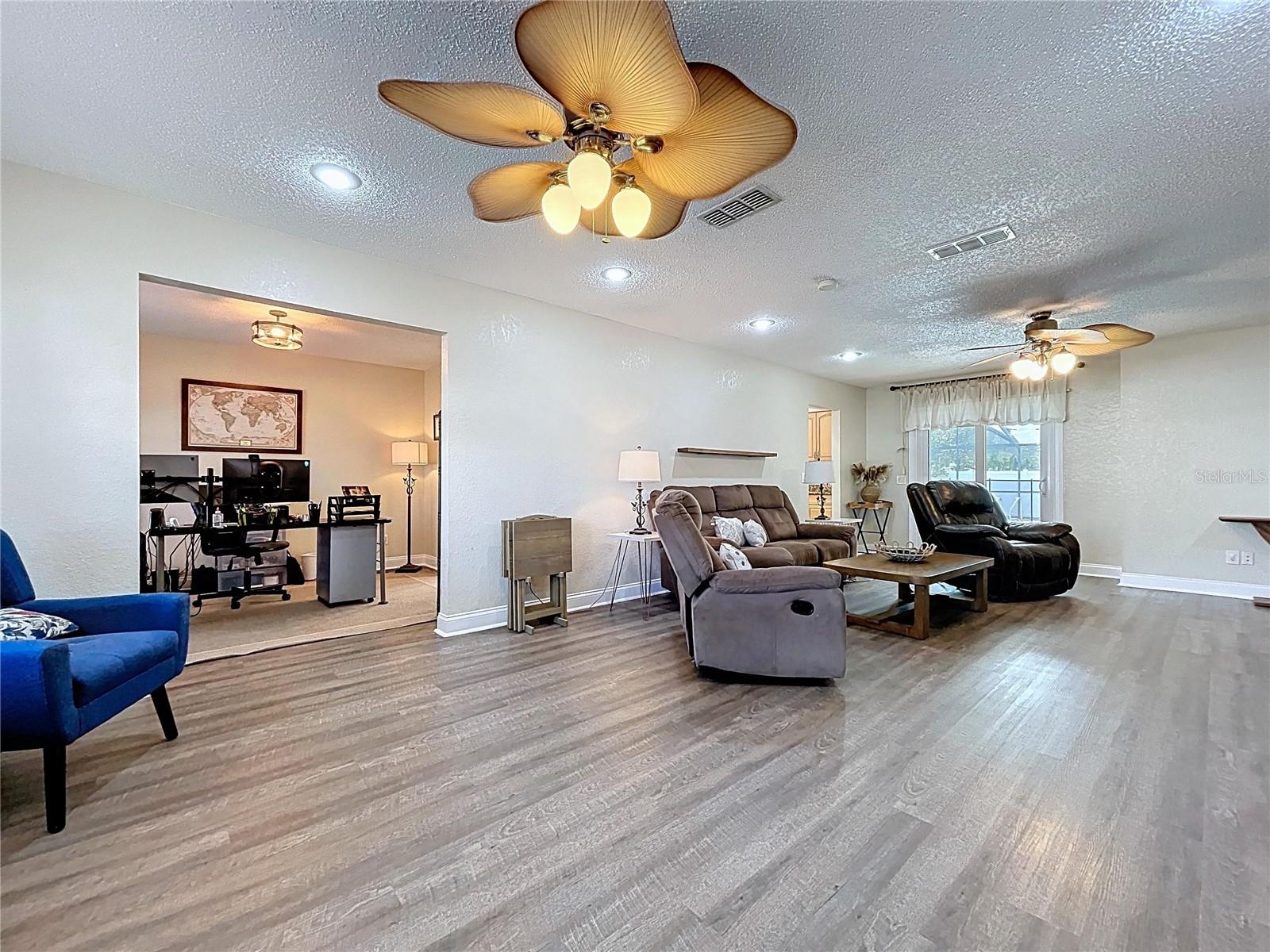 Image 9 of 61 For 2205 Roslyn Lane