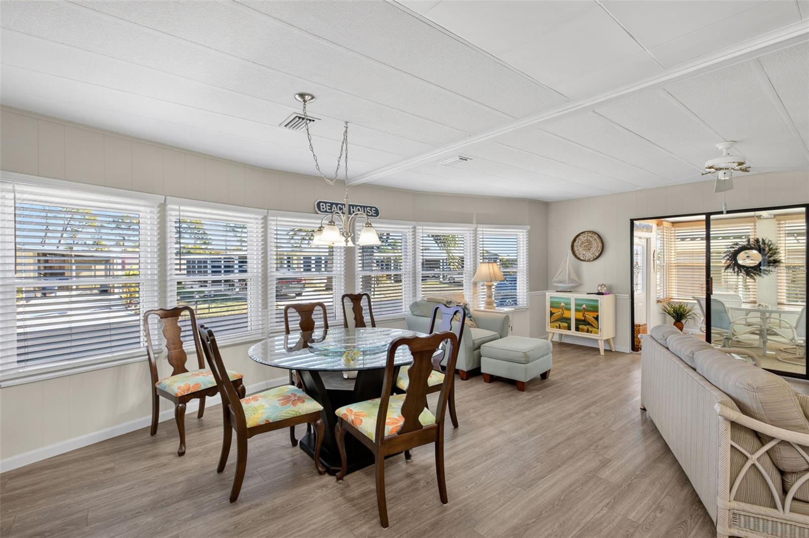 Image 11 of 71 For 677 El Tango