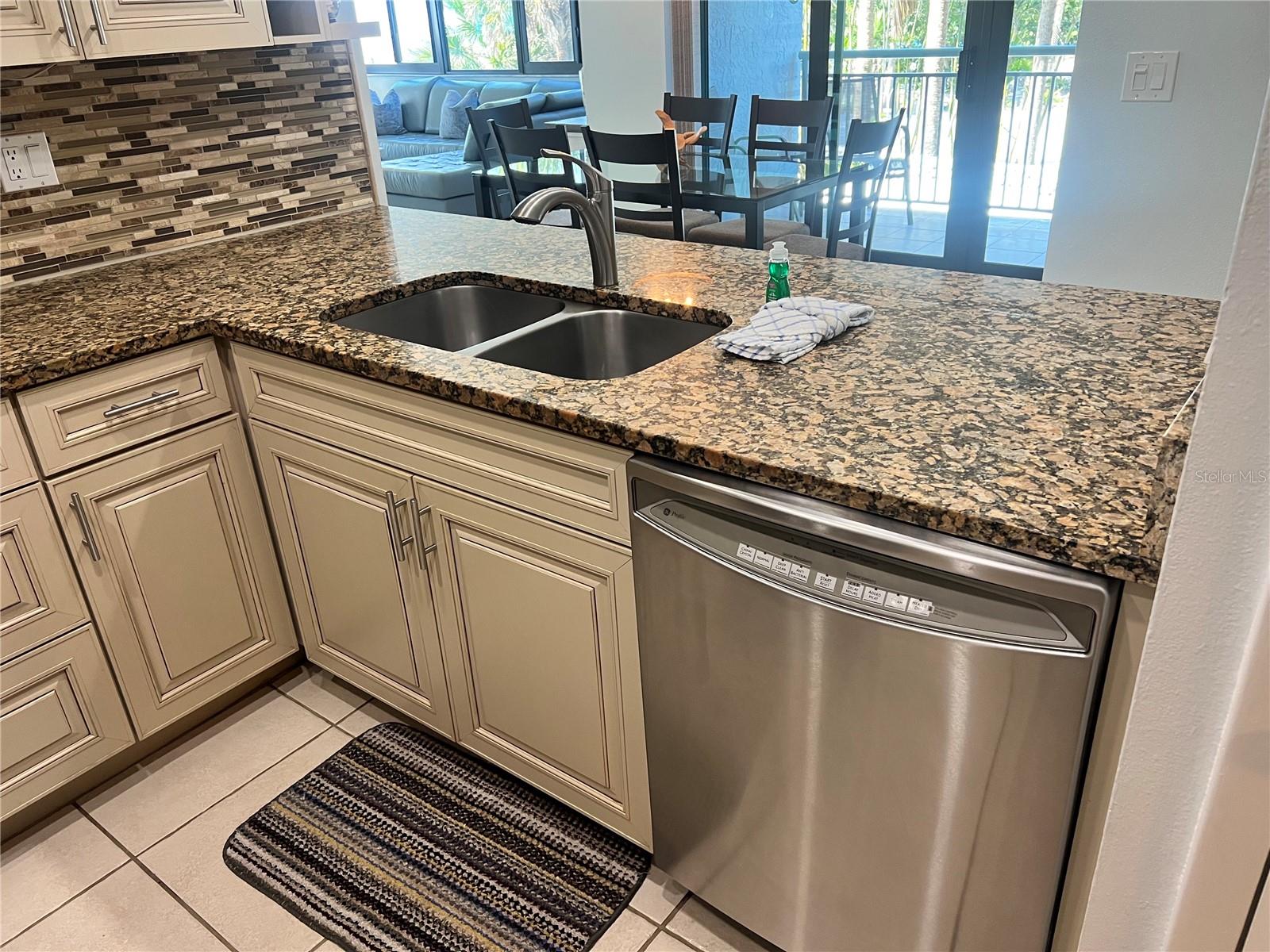 Image 7 of 36 For 1001 Point Of Rocks Road 212