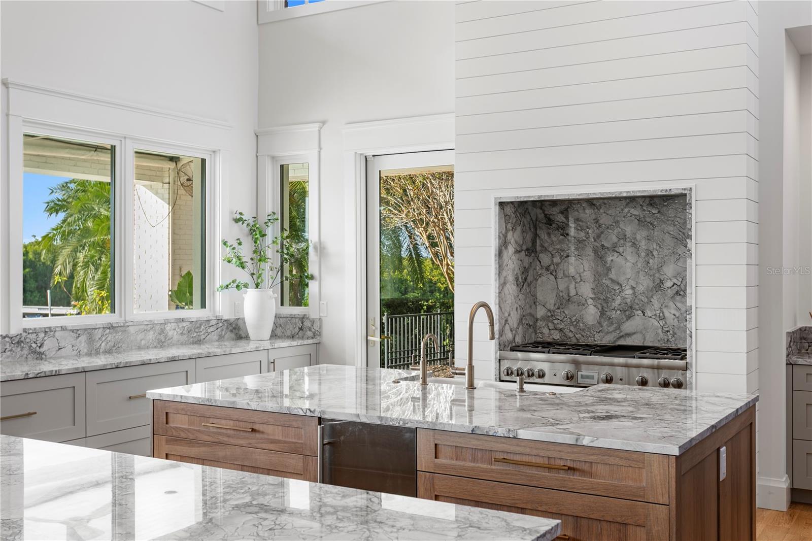 Listing photo id 12 for 7313 Pelican Island Drive