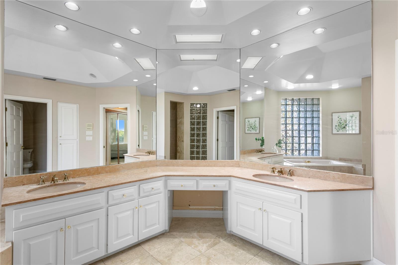 Listing photo id 32 for 7313 Pelican Island Drive