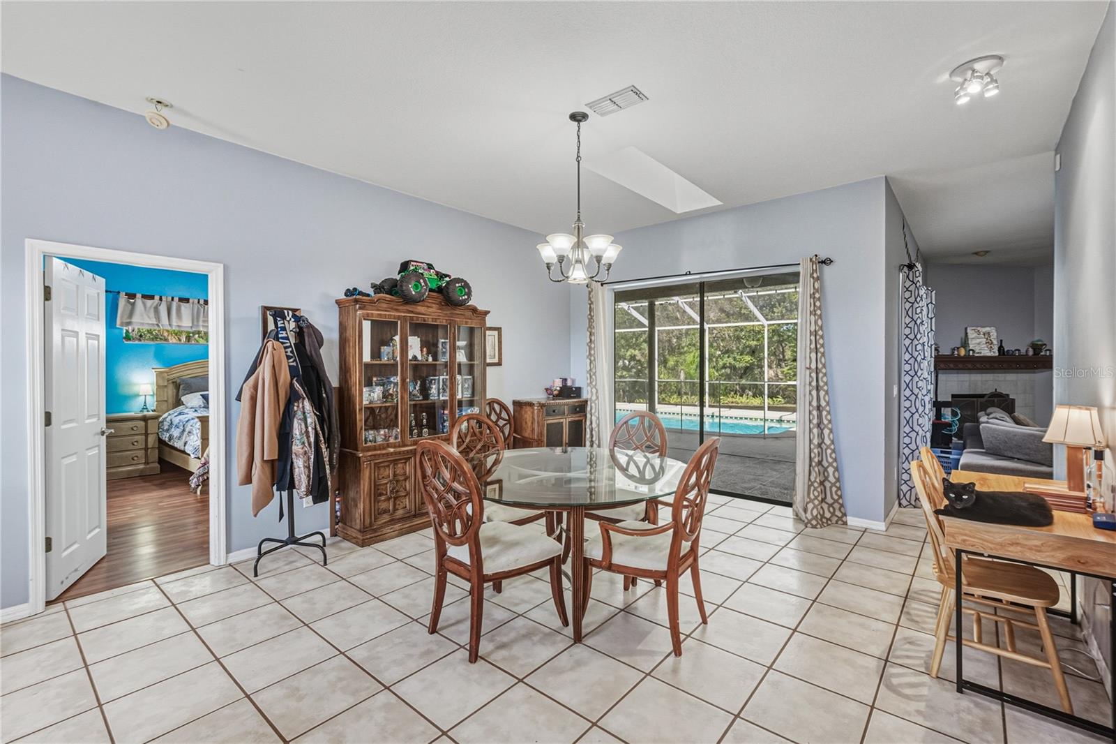 Image 13 of 59 For 3926 Meadowlark Court