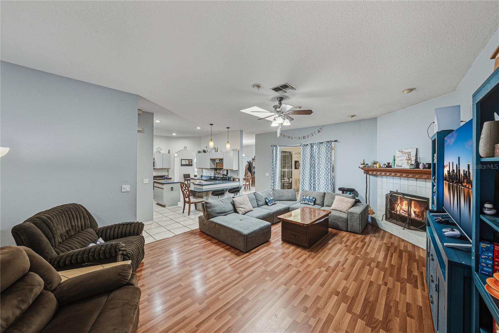 Image 17 of 59 For 3926 Meadowlark Court