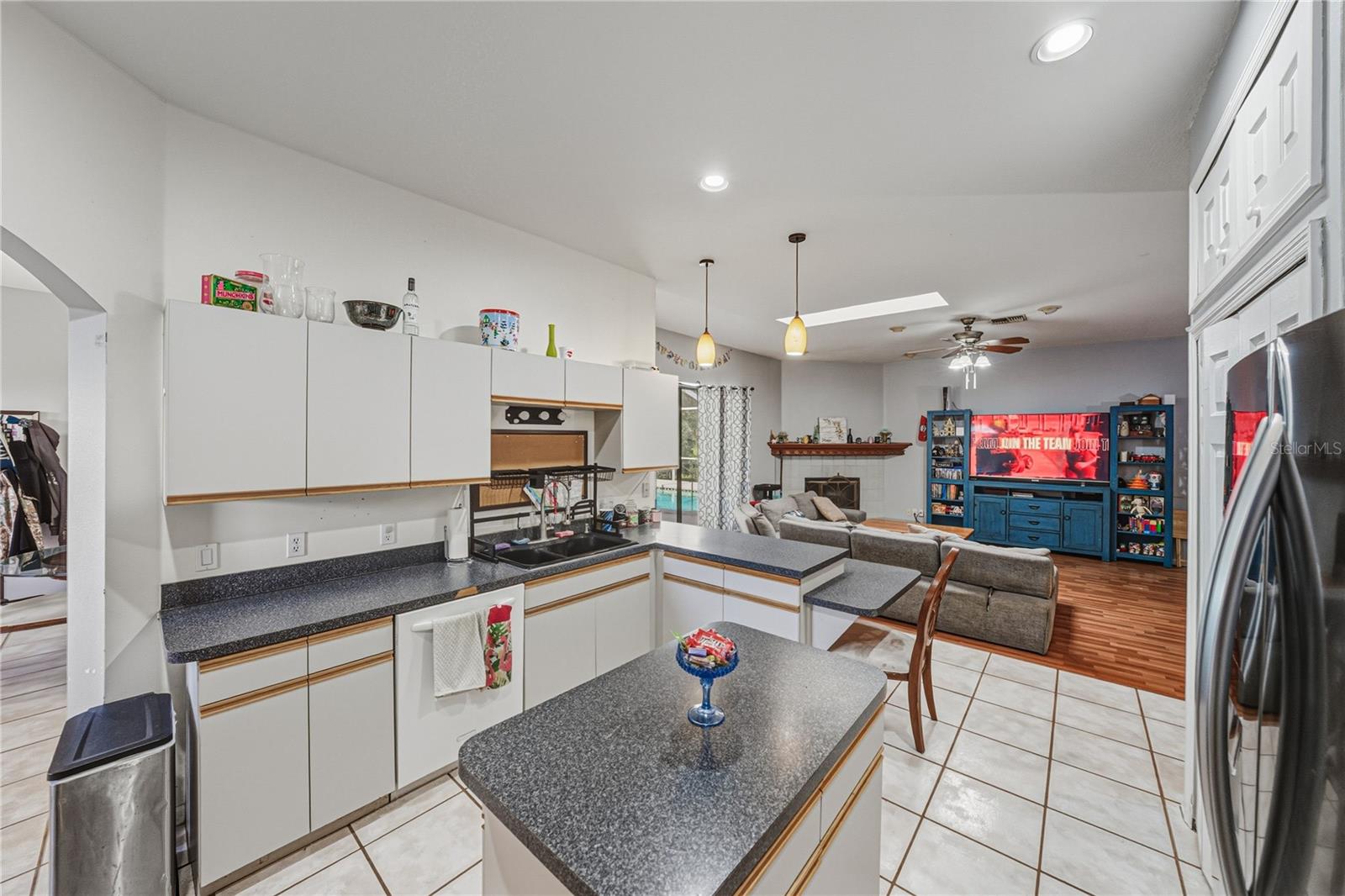 Image 25 of 59 For 3926 Meadowlark Court