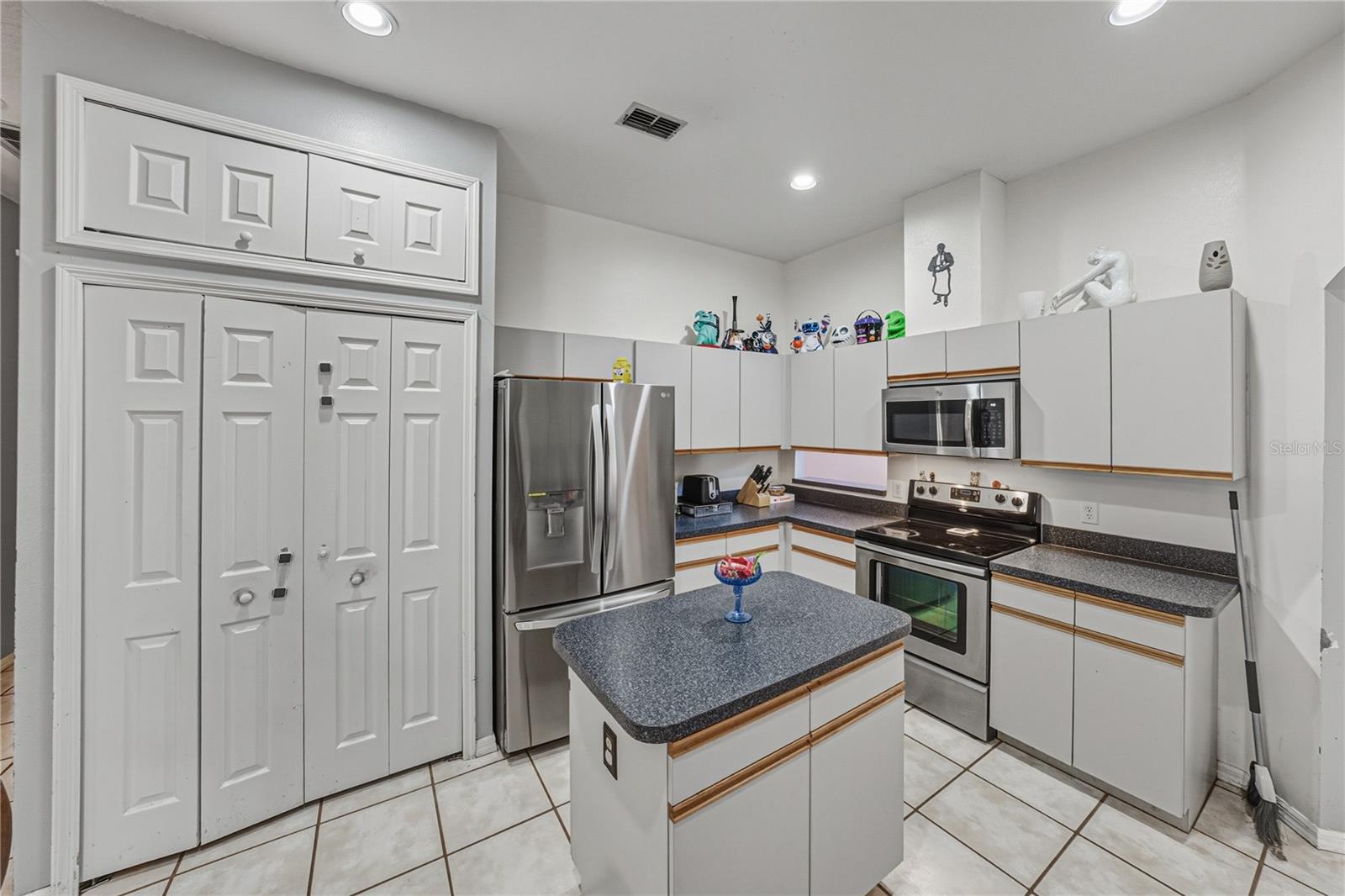 Image 26 of 59 For 3926 Meadowlark Court