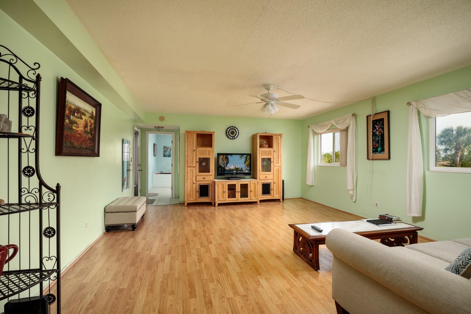 Image 16 of 43 For 6000 2nd Street E 17