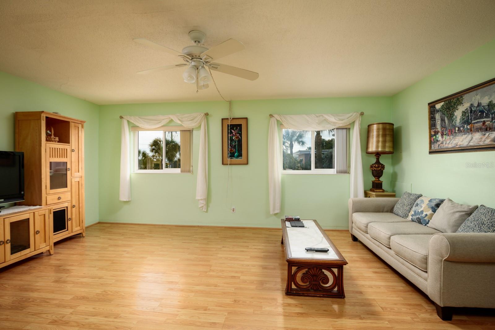 Image 18 of 43 For 6000 2nd Street E 17