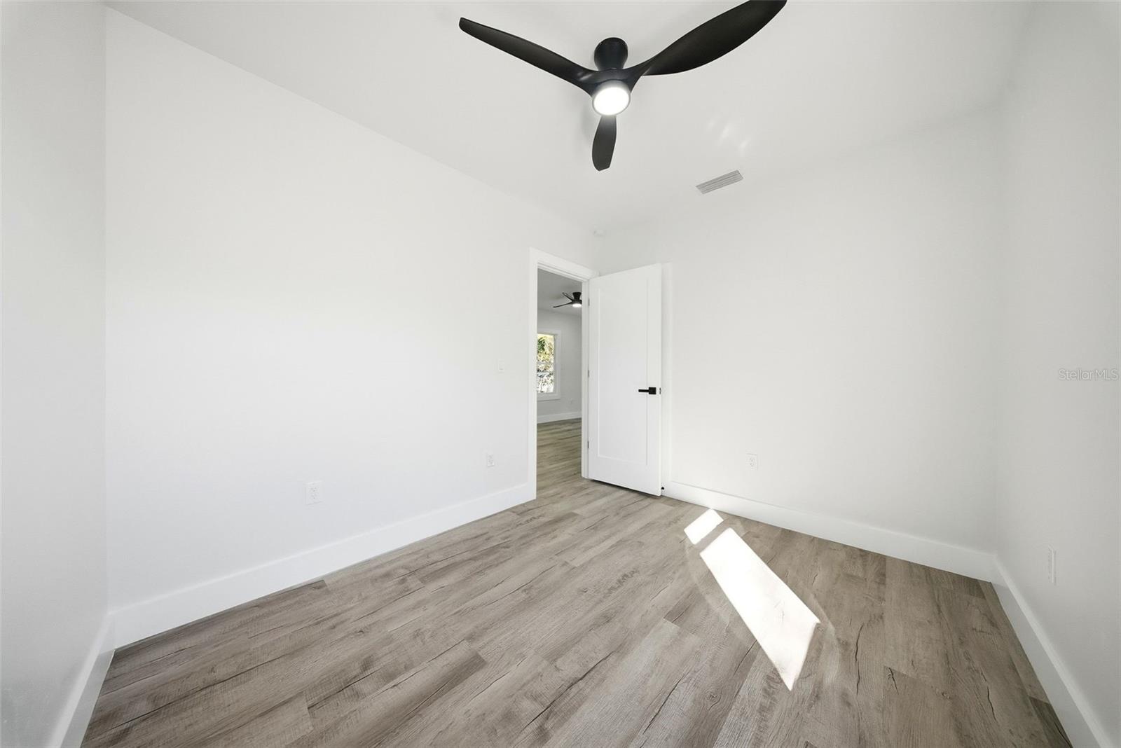 Image 5 of 26 For 2051 1st Avenue N