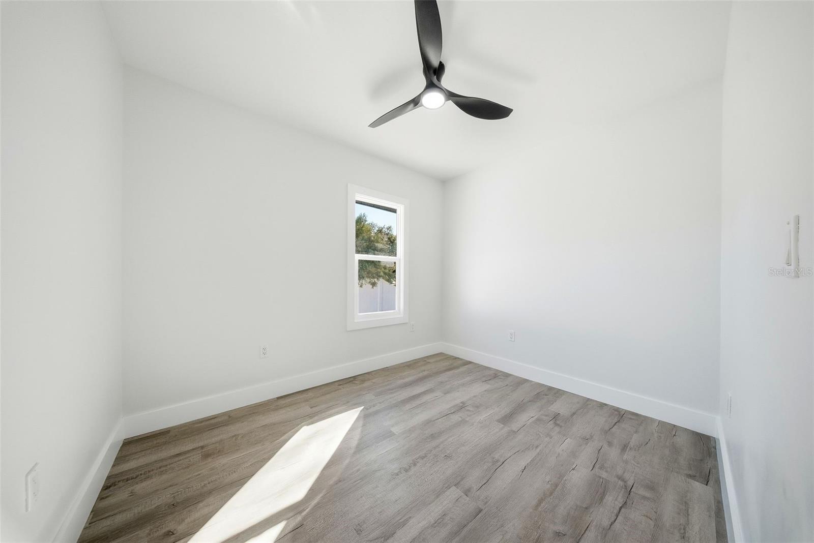 Image 6 of 26 For 2051 1st Avenue N