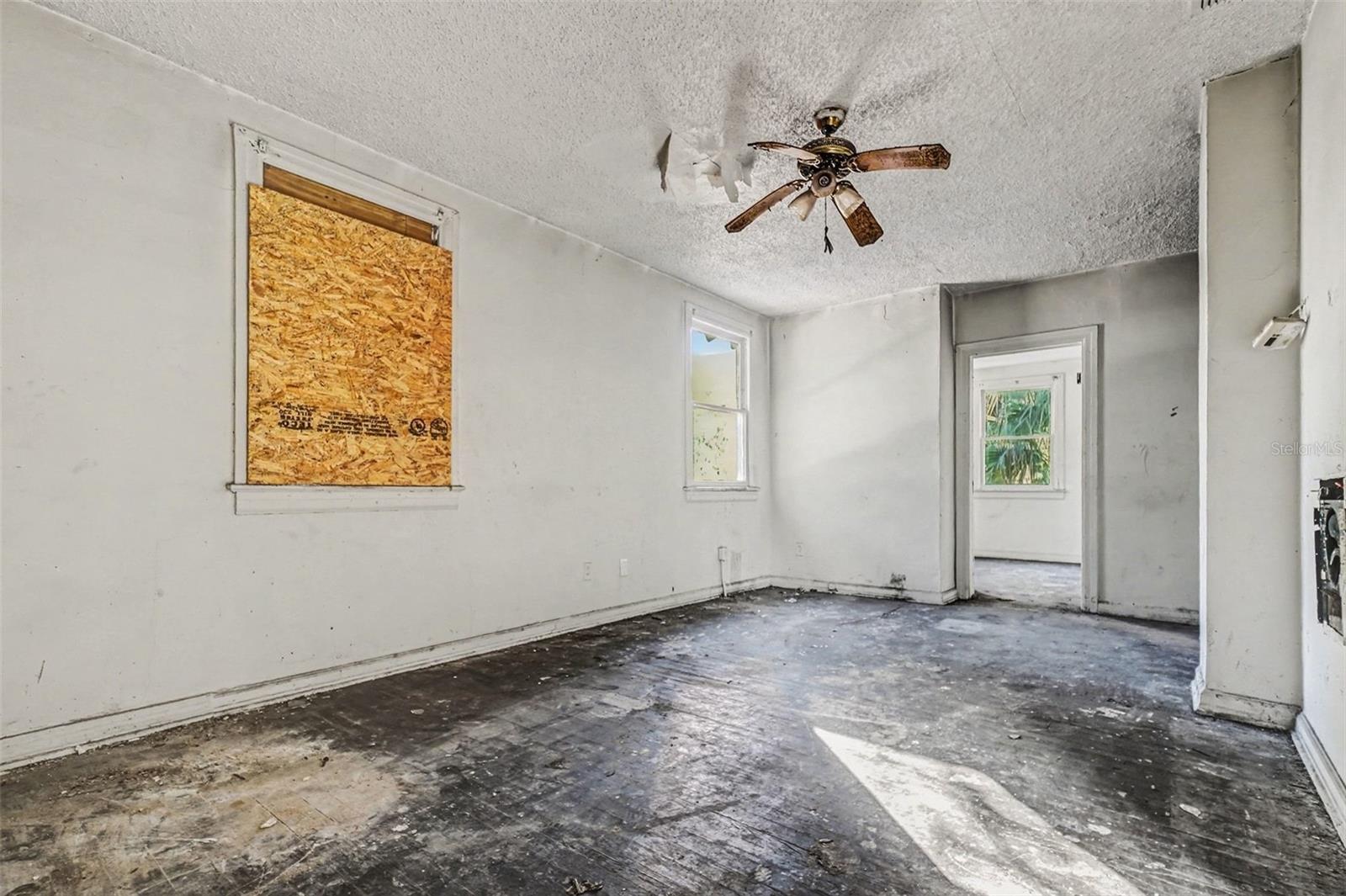 Image 4 of 12 For 3317 Laura Street