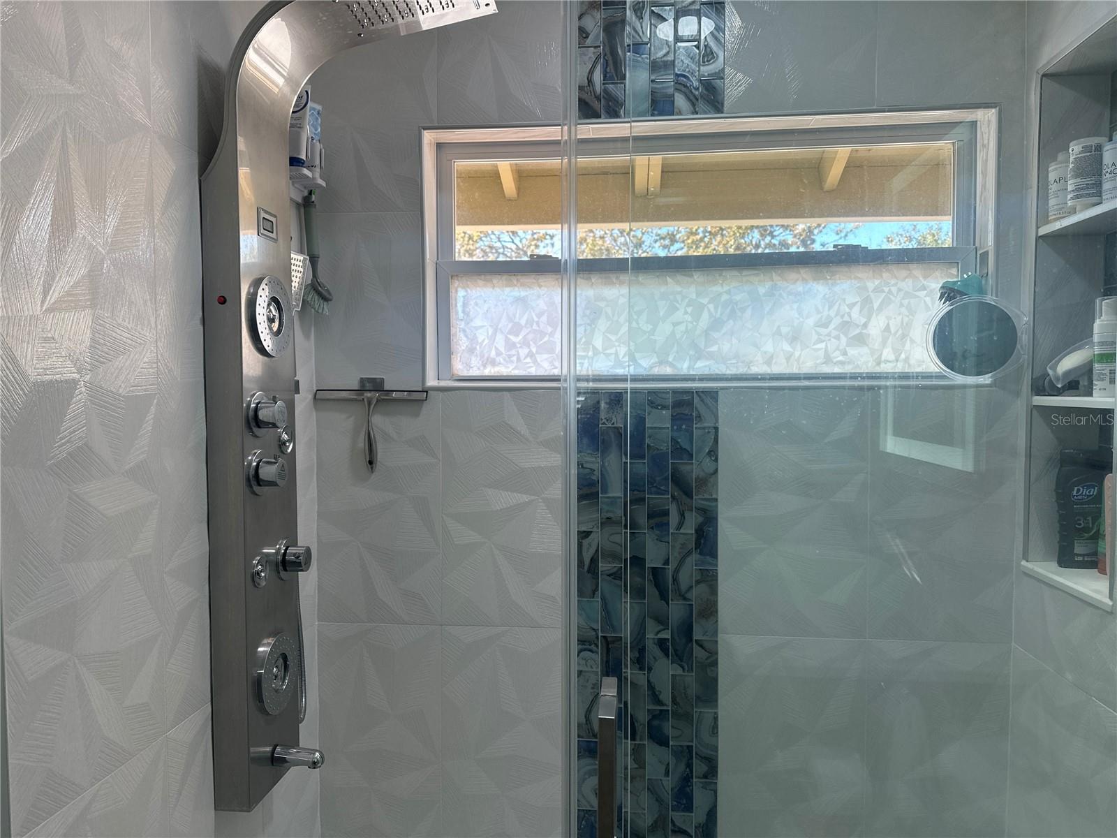 Image 18 of 39 For 7009 Salinas Court