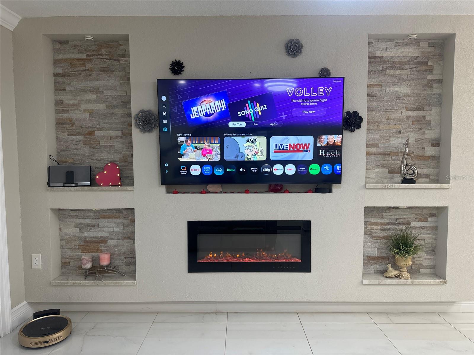 Image 7 of 39 For 7009 Salinas Court