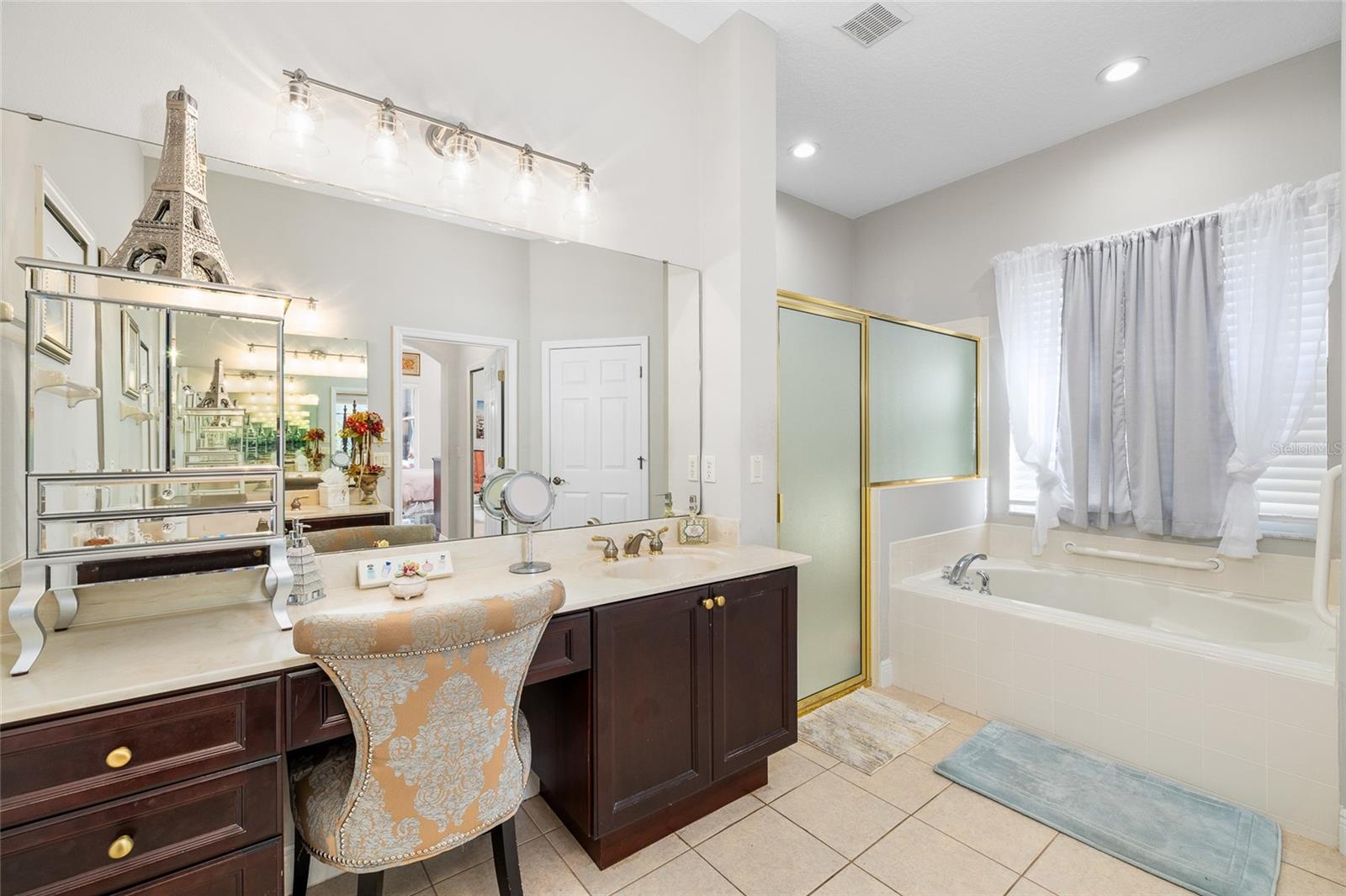 Image 18 of 46 For 5018 River Gem Avenue