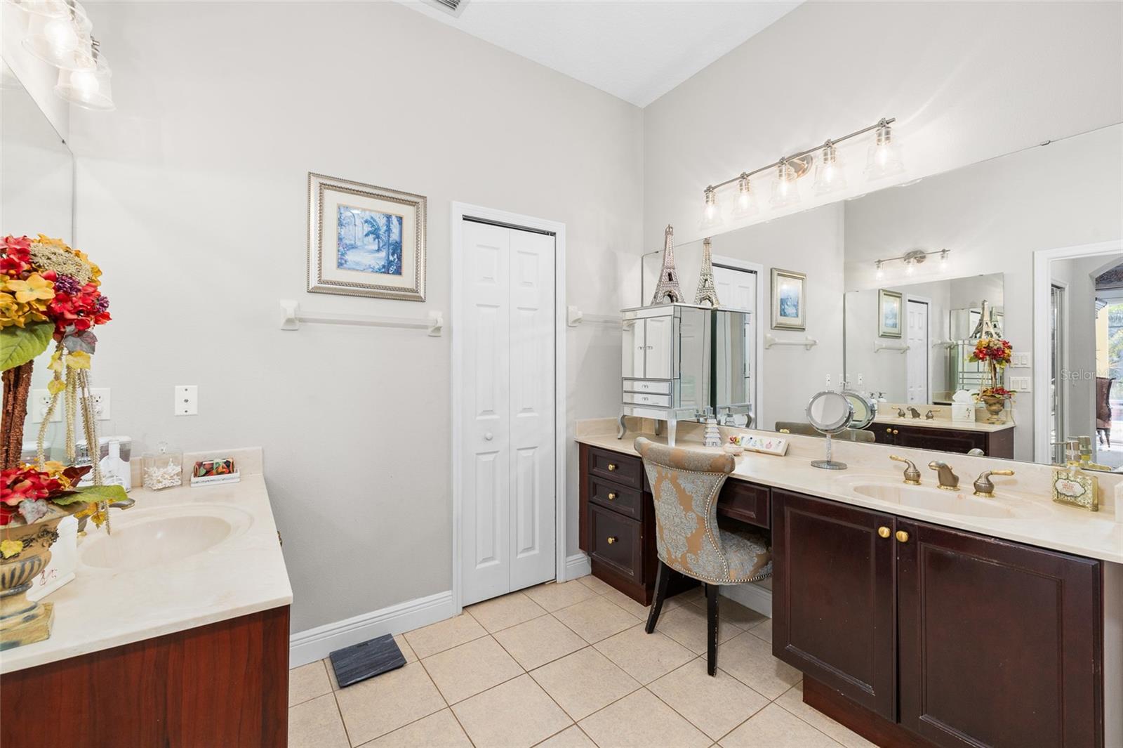 Image 19 of 46 For 5018 River Gem Avenue