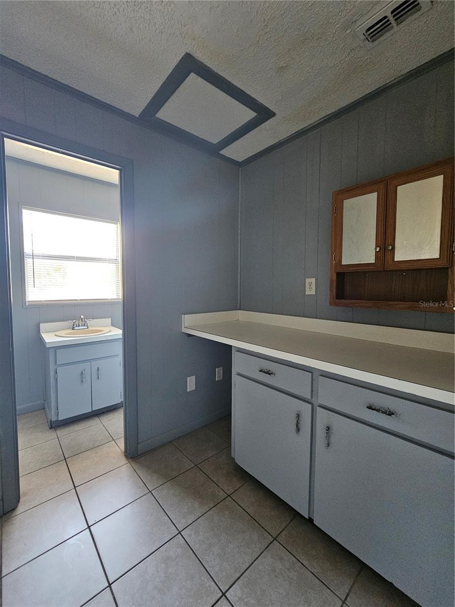 Image 13 of 23 For 945 Reynolds Road