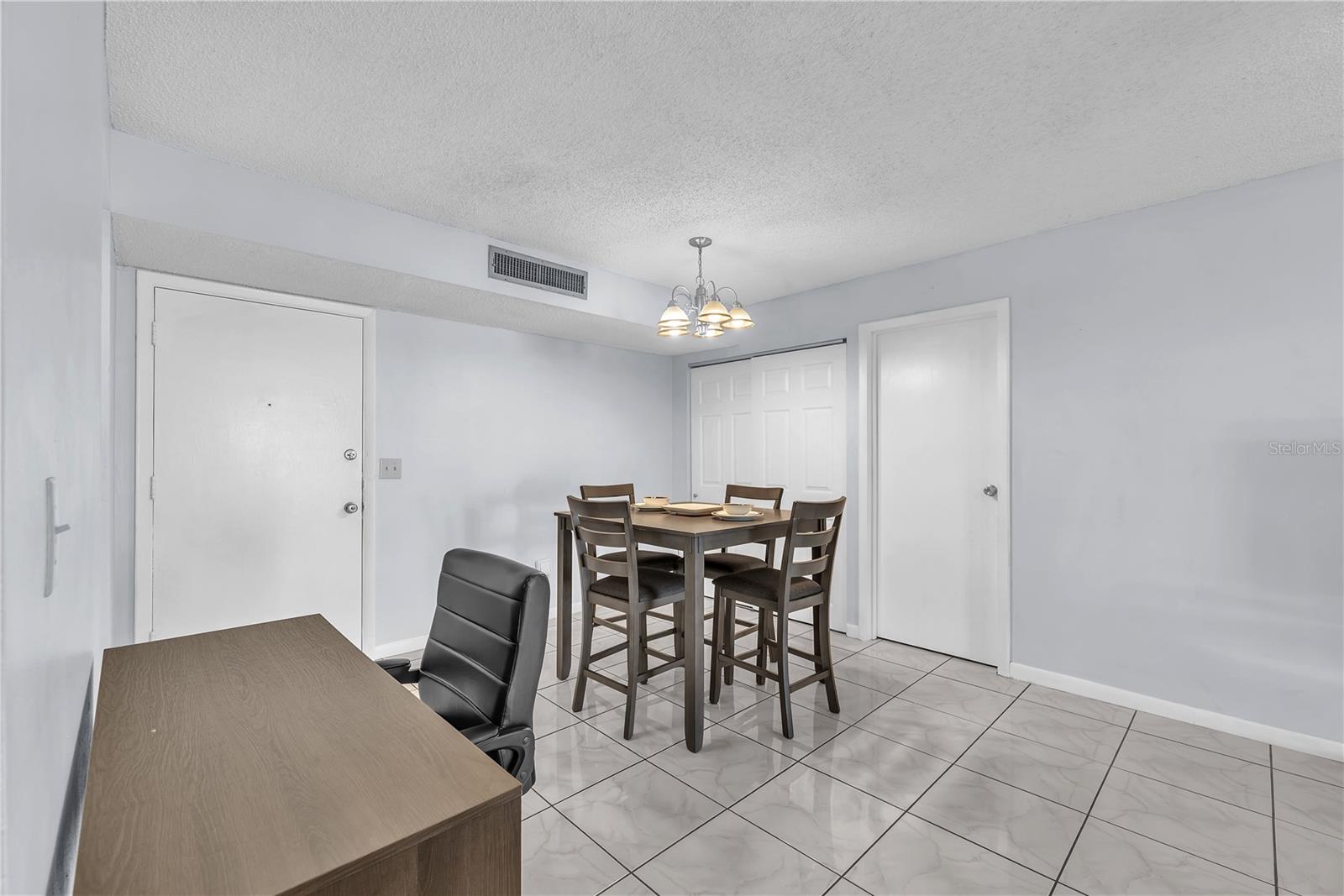 Image 16 of 22 For 801 Russell Lane 255