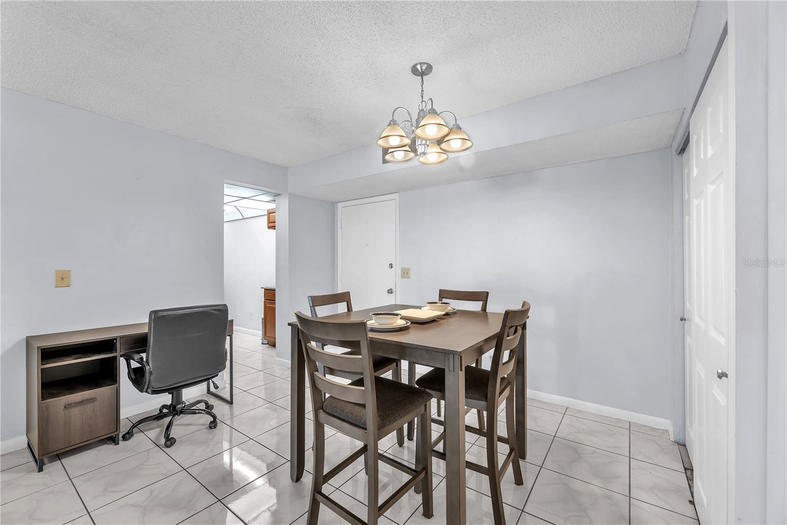 Image 17 of 22 For 801 Russell Lane 255