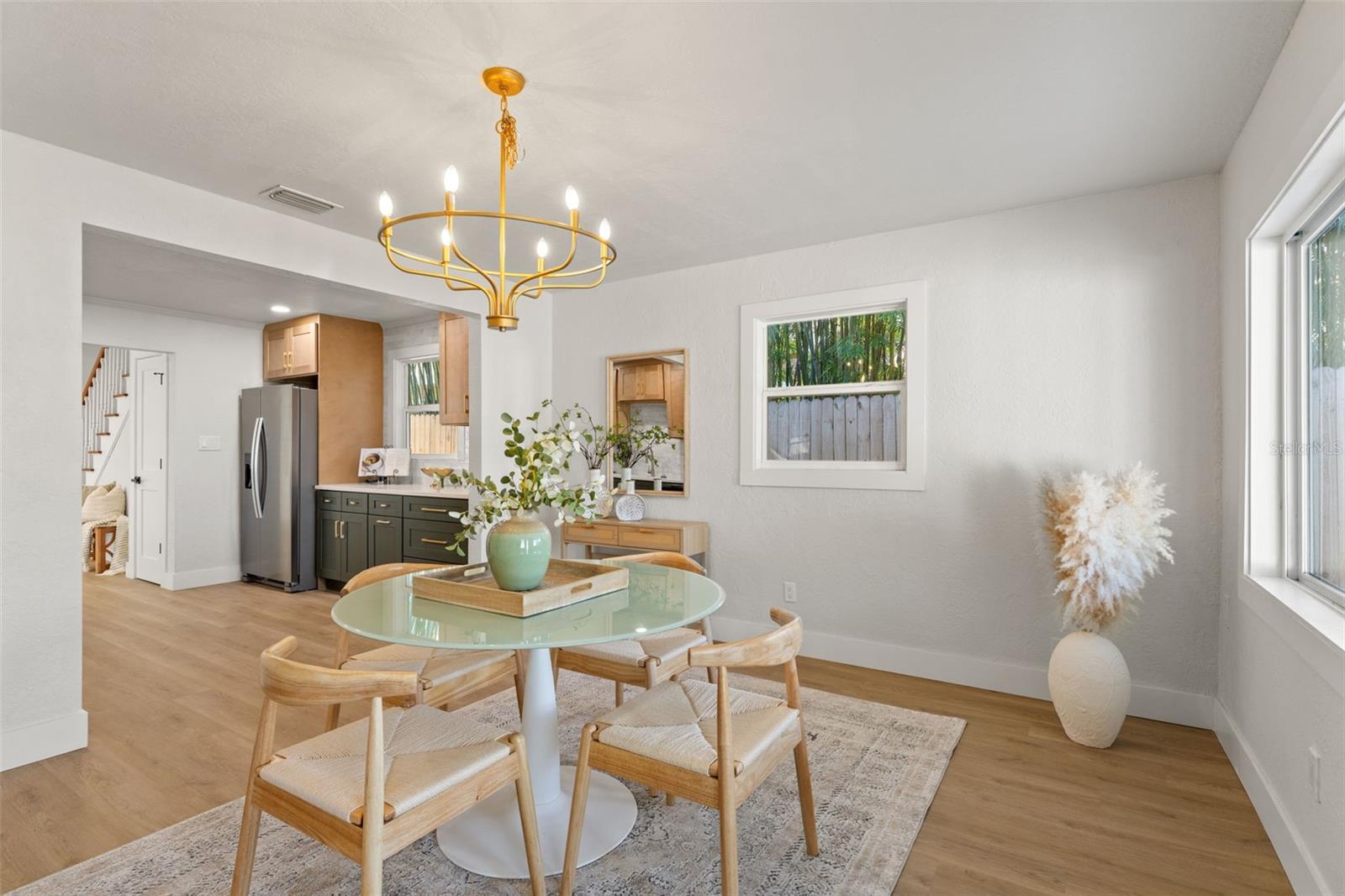 Listing photo id 9 for 646 36th Avenue N