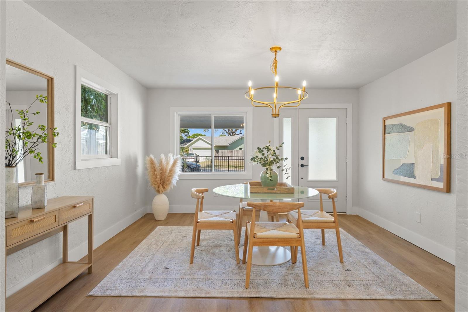 Listing photo id 10 for 646 36th Avenue N