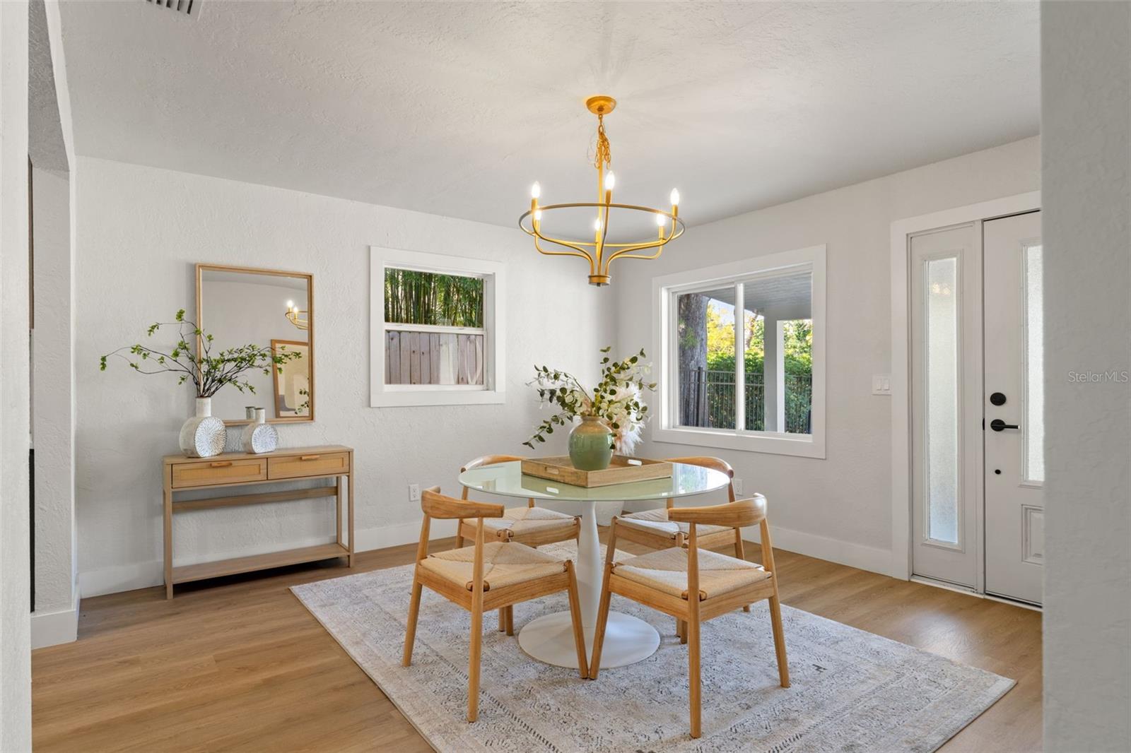 Listing photo id 11 for 646 36th Avenue N