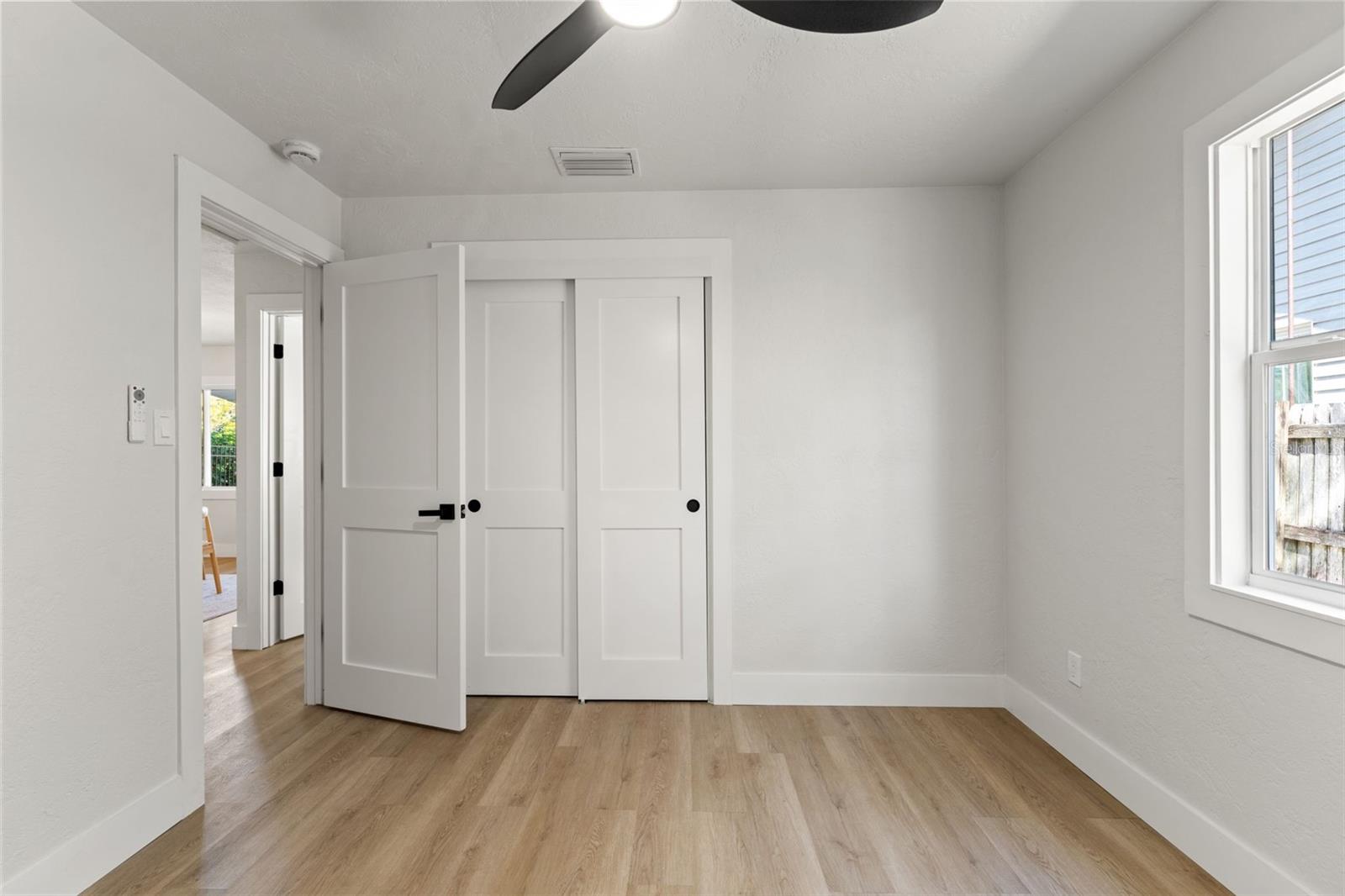 Listing photo id 16 for 646 36th Avenue N