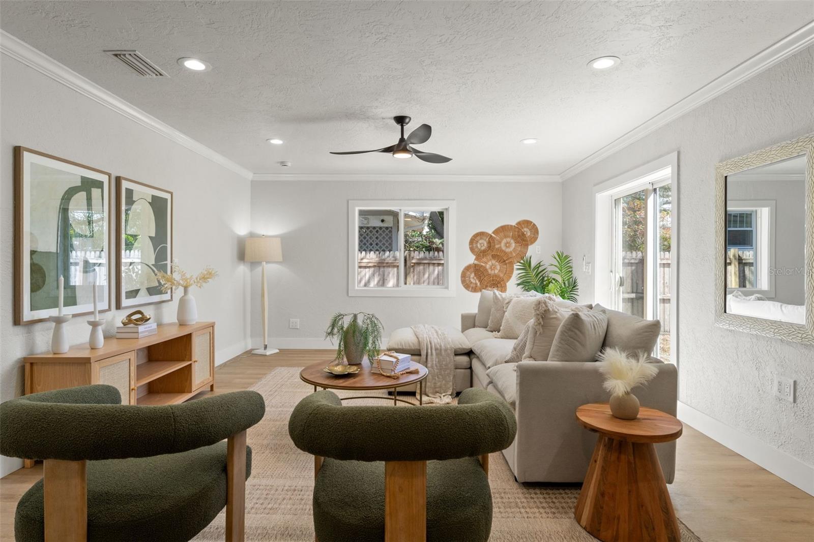 Listing photo id 18 for 646 36th Avenue N