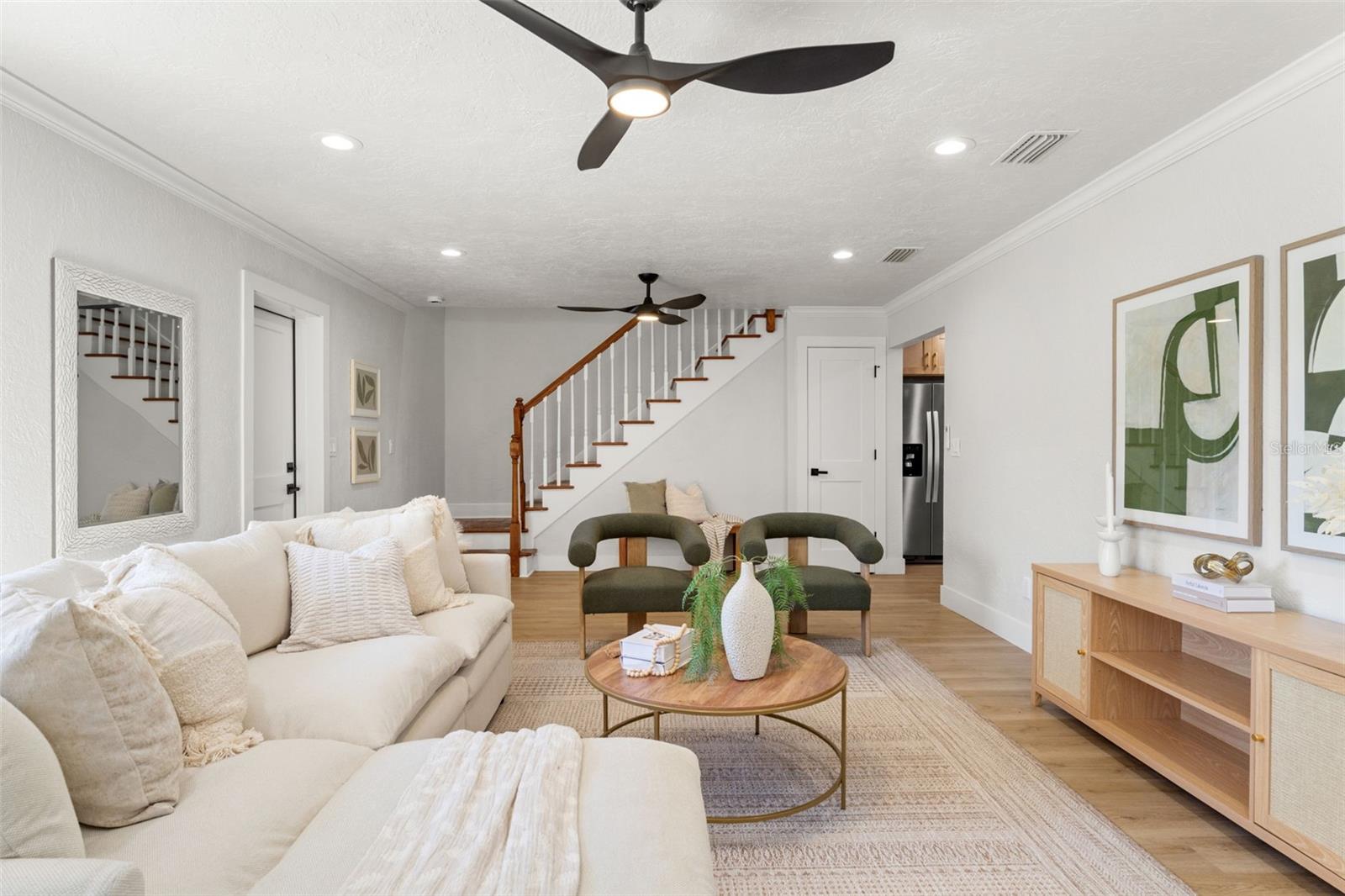 Listing photo id 19 for 646 36th Avenue N