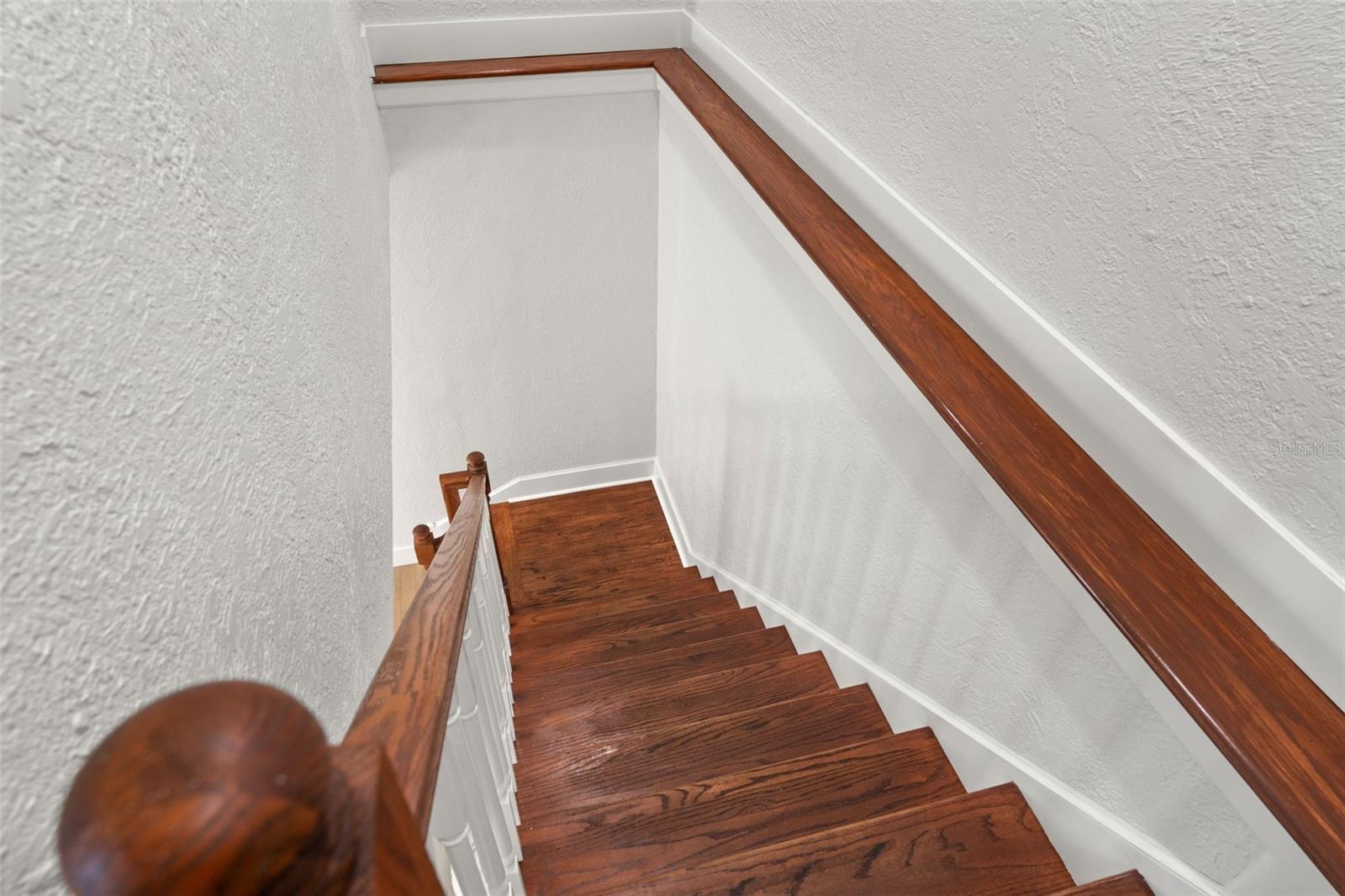 Listing photo id 22 for 646 36th Avenue N