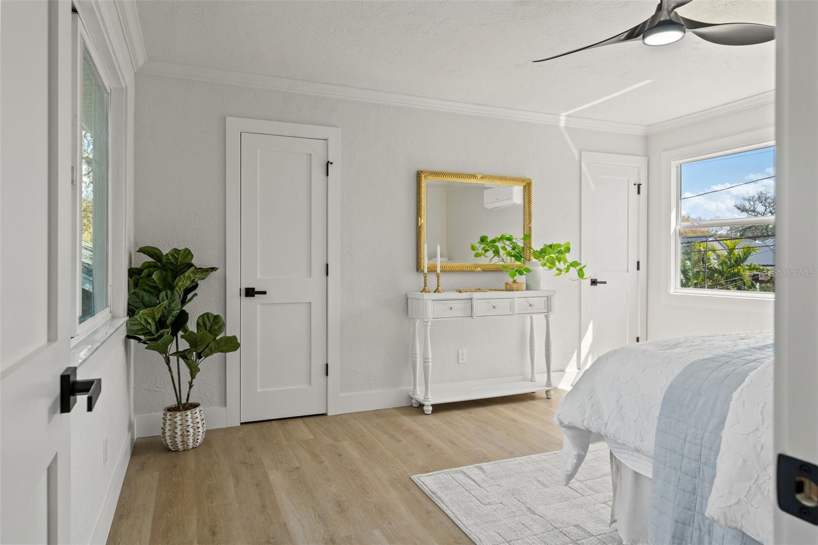 Listing photo id 23 for 646 36th Avenue N