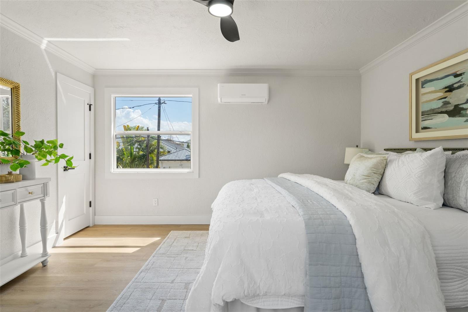 Listing photo id 25 for 646 36th Avenue N