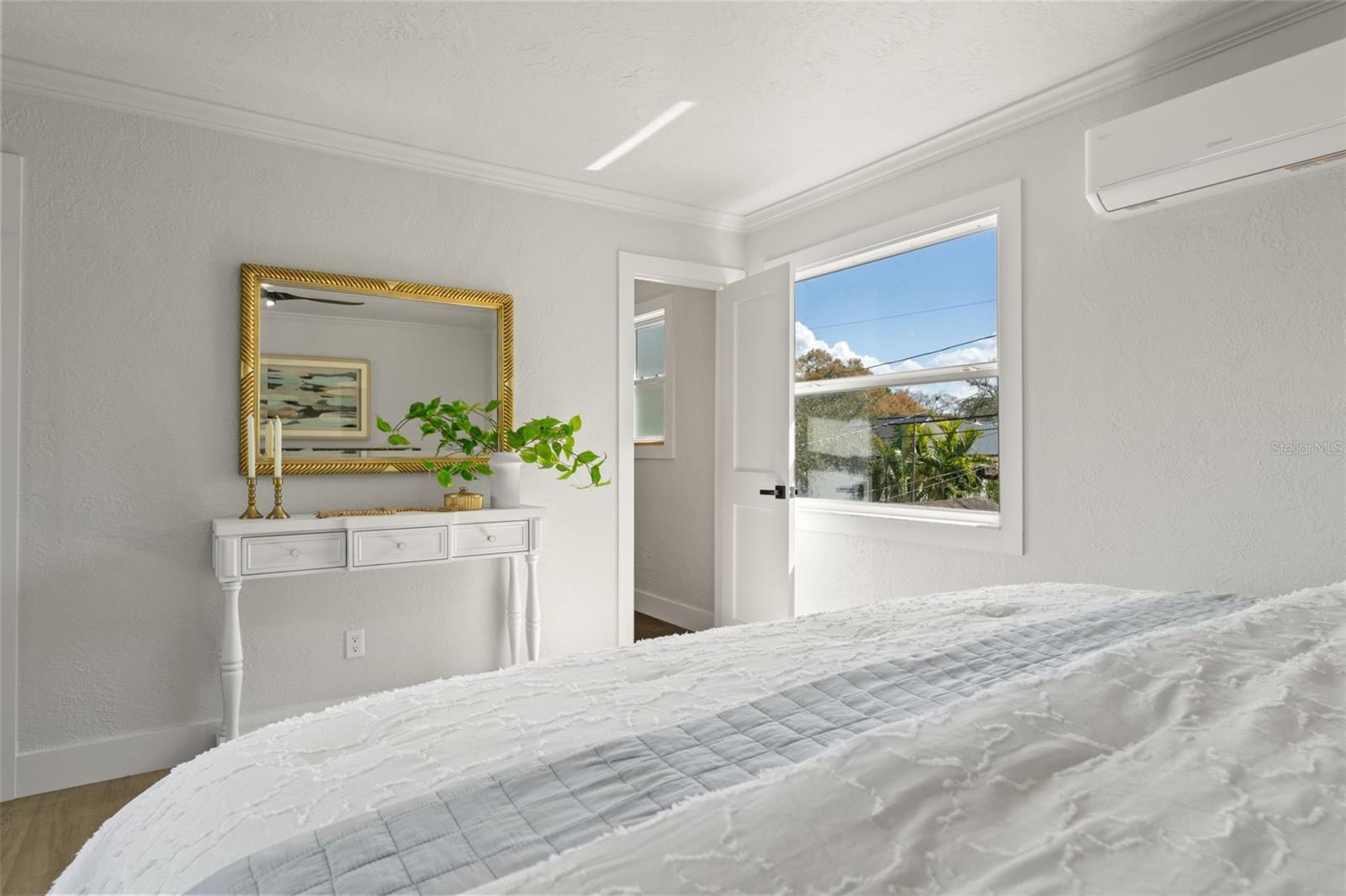 Listing photo id 27 for 646 36th Avenue N