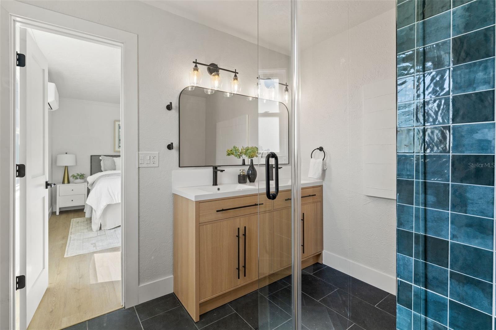 Listing photo id 30 for 646 36th Avenue N