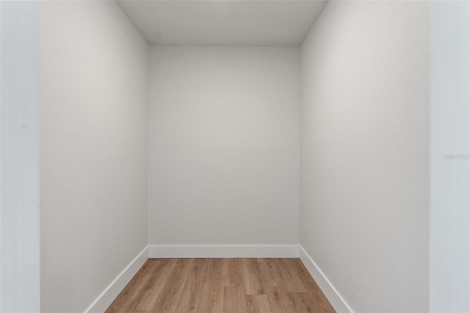 Listing photo id 31 for 646 36th Avenue N