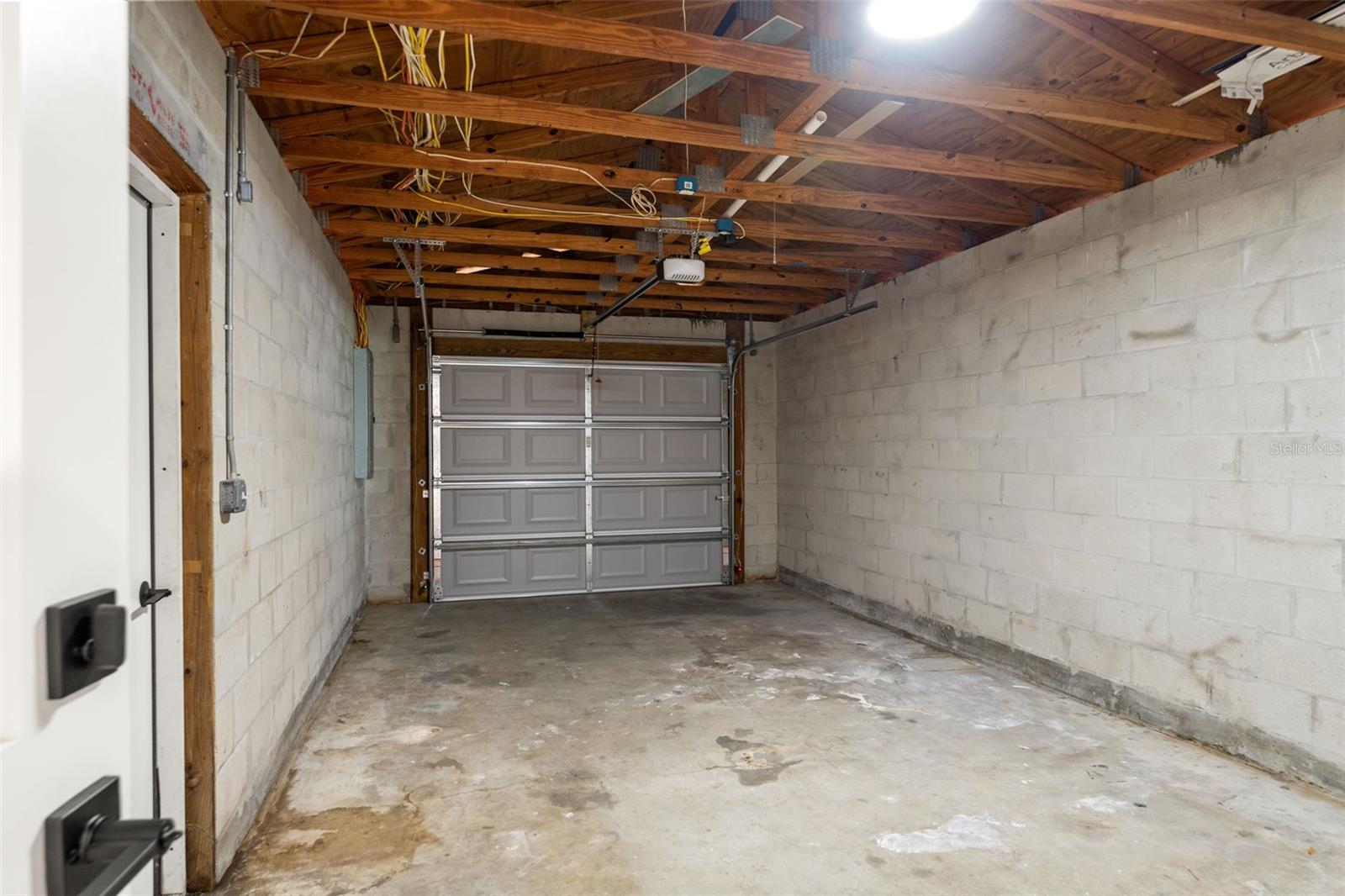 Listing photo id 33 for 646 36th Avenue N