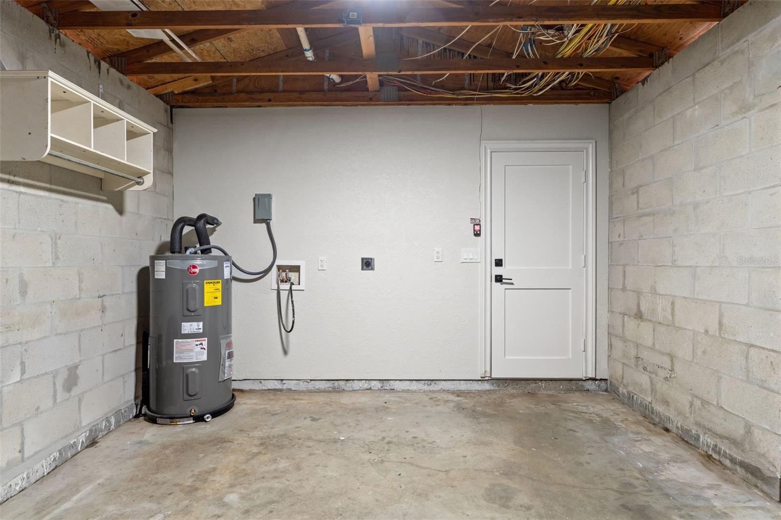 Listing photo id 34 for 646 36th Avenue N