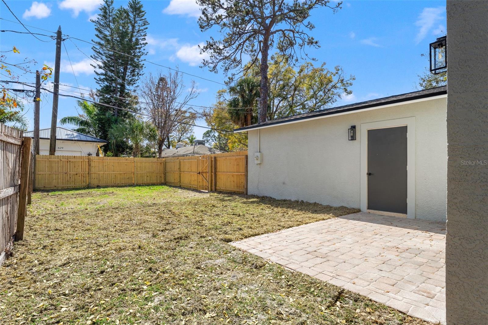 Listing photo id 36 for 646 36th Avenue N