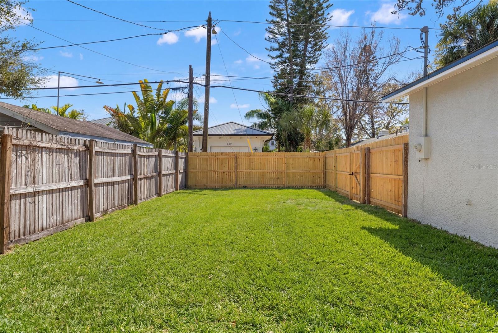 Listing photo id 37 for 646 36th Avenue N