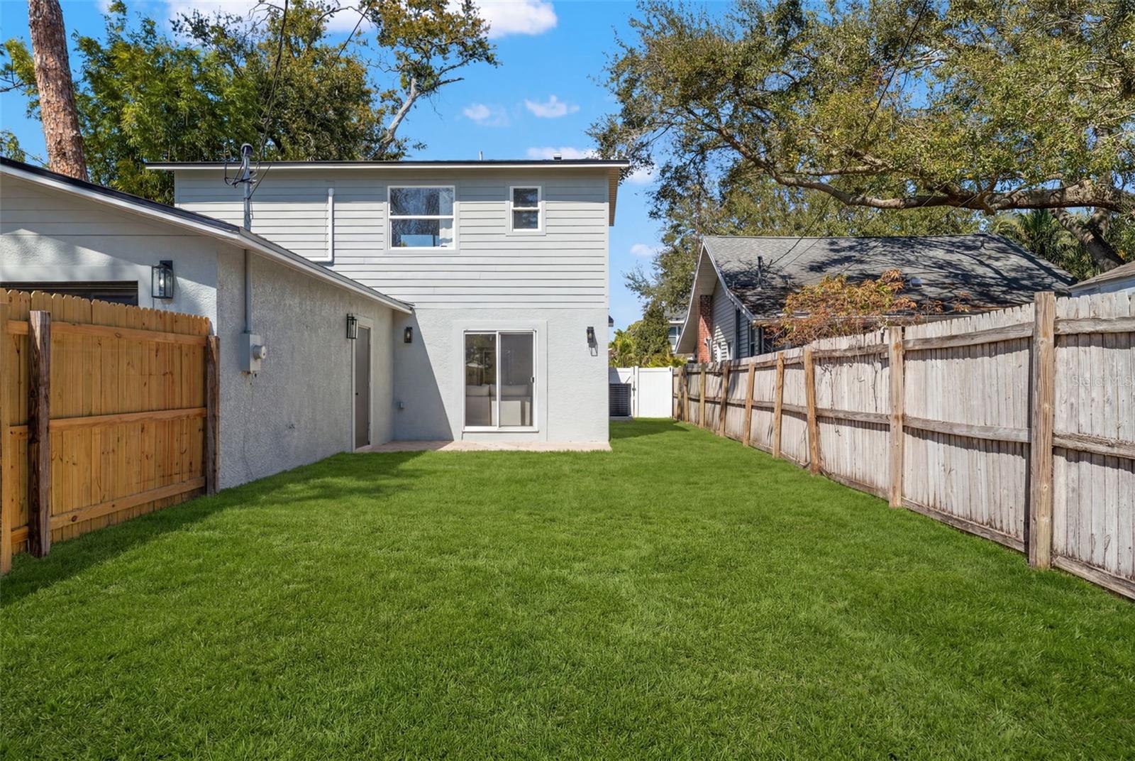 Listing photo id 39 for 646 36th Avenue N