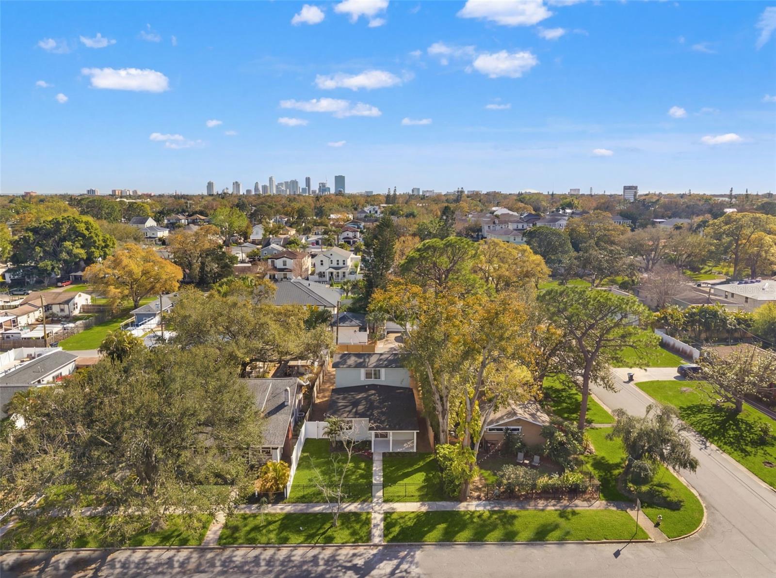 Listing photo id 3 for 646 36th Avenue N