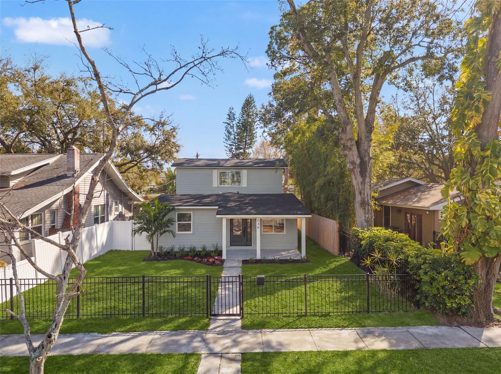 Listing photo id 4 for 646 36th Avenue N