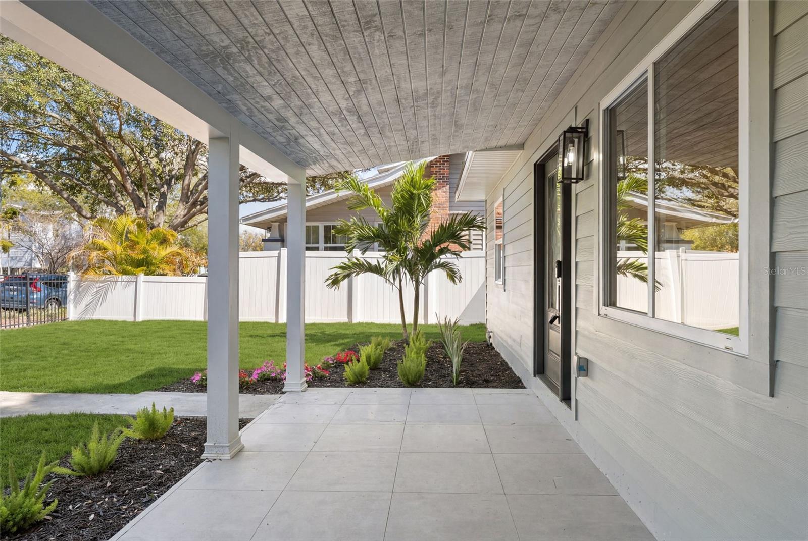 Listing photo id 5 for 646 36th Avenue N